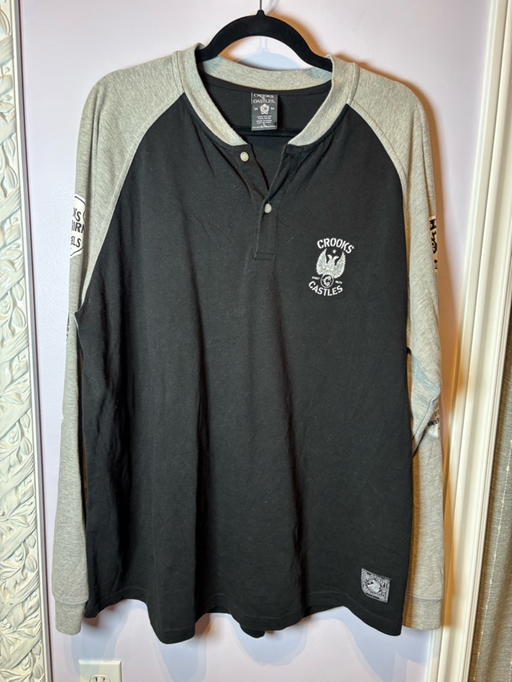 Crooks & Castles Black Body with Gray Raglan Sleeve Henley Size XL